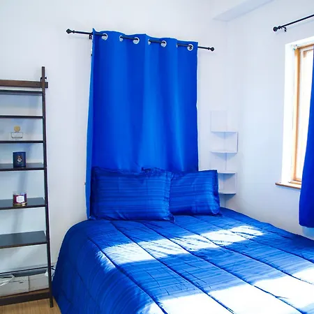 Brightonbeach2-Comfy Room-Close Ocean